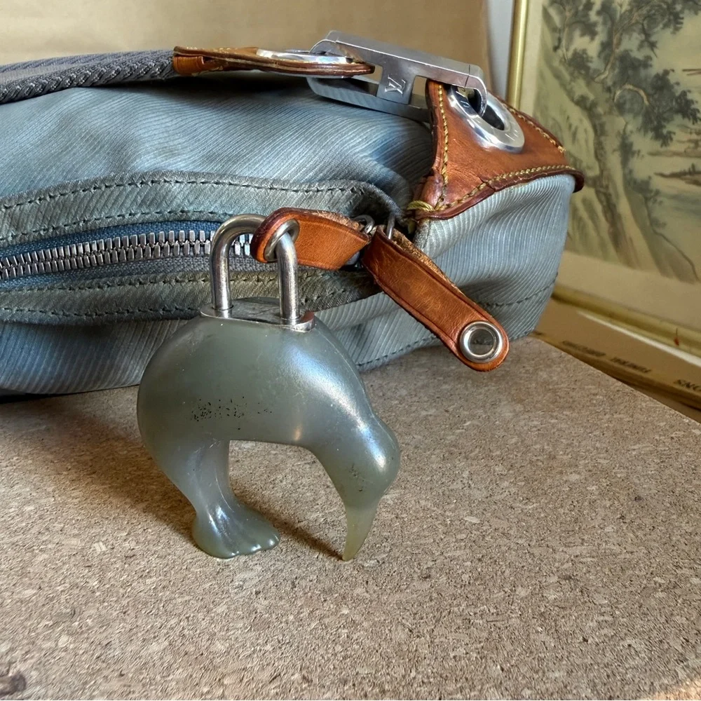 VTG Louis Vuitton Large Bag & Coin Purse from LV2000 Cup in New Zealand. - Picture 10 of 16